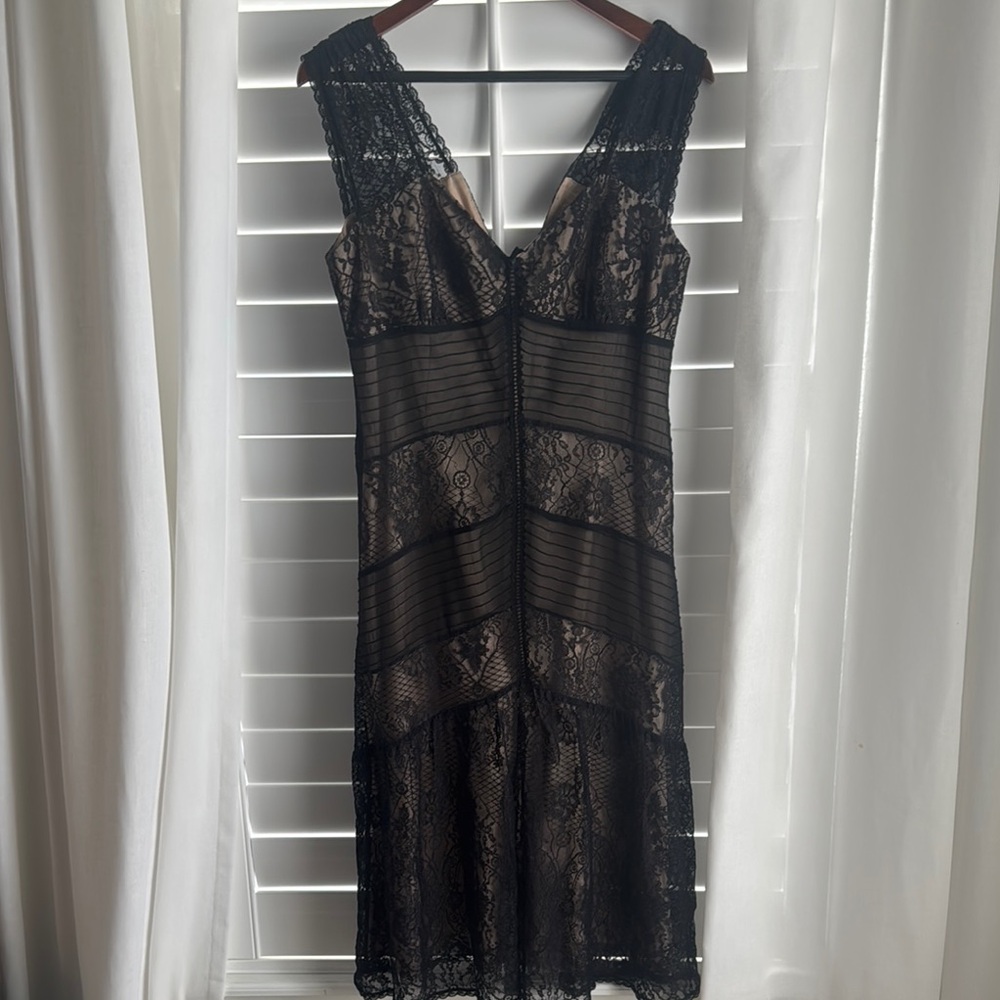 David Meister Black Lace and Nude Cocktail Sheath Dress | Size 10 Cocktail Dress